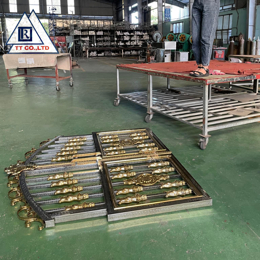 Inox Trọng Tín - Đơn vị gia công và lắp đặt hàng rào inox màu uy tín