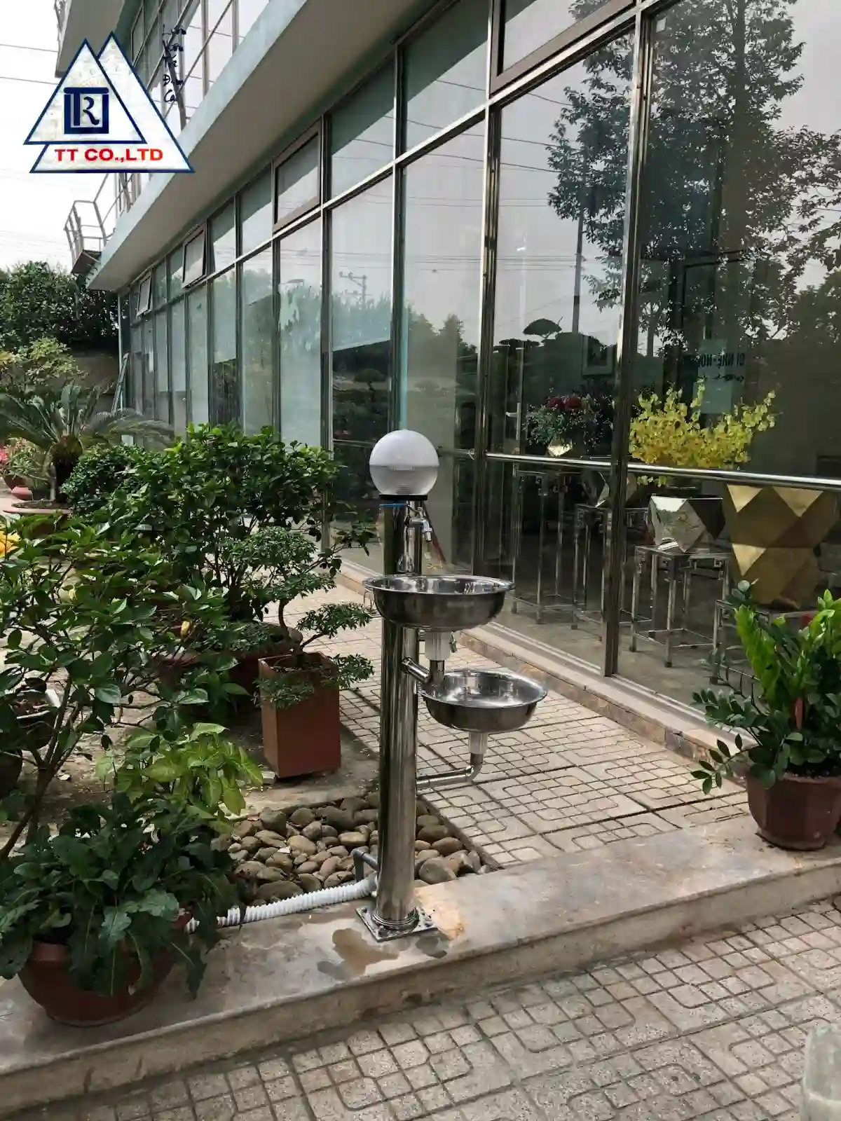 ứng dụng trụ nước inox